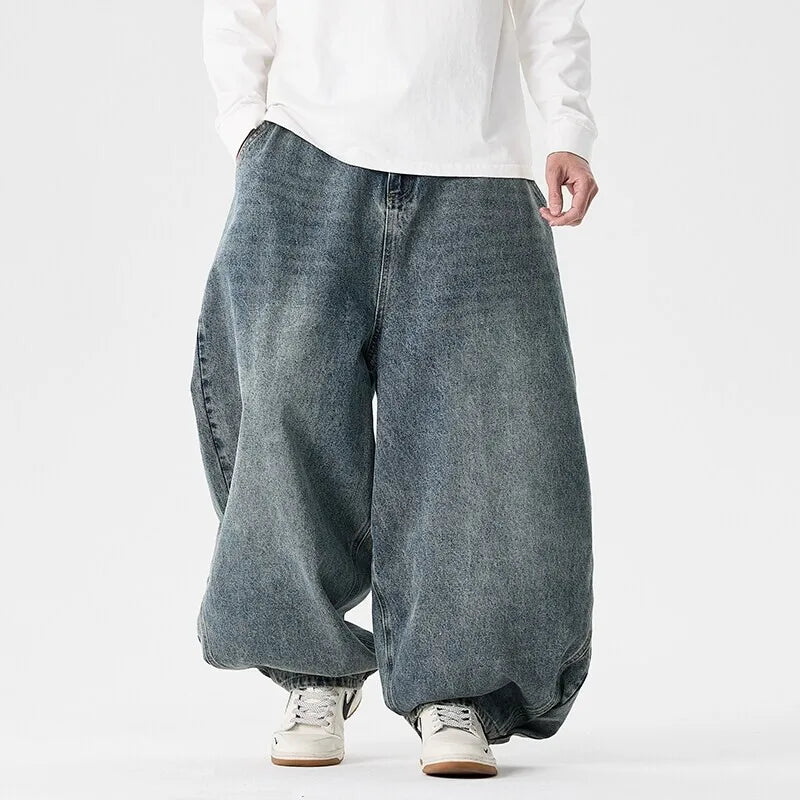 Distressed Loose Fit Jeans