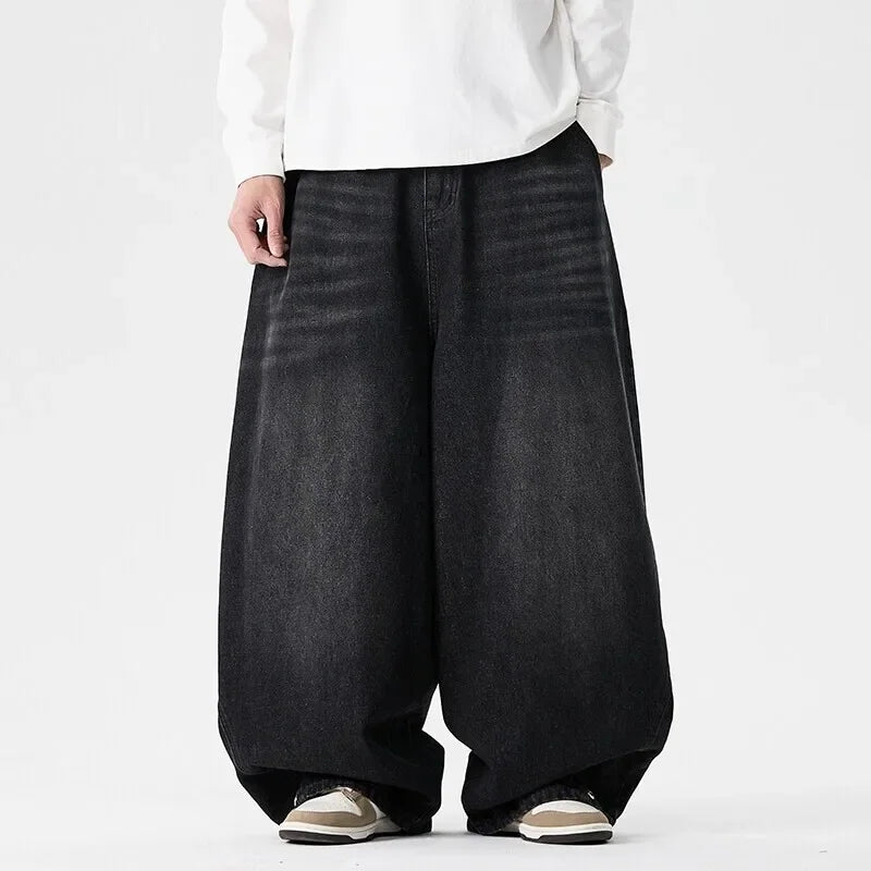 Distressed Loose Fit Jeans