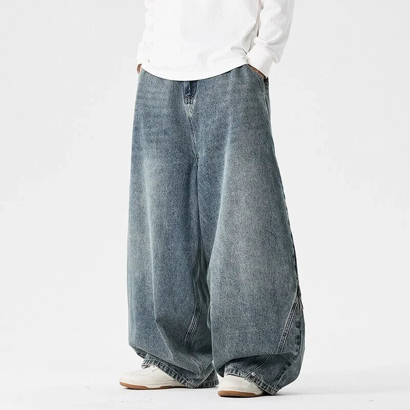 Distressed Loose Fit Jeans
