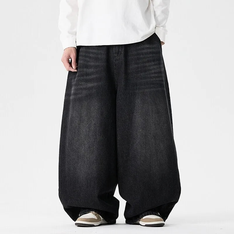 Distressed Loose Fit Jeans